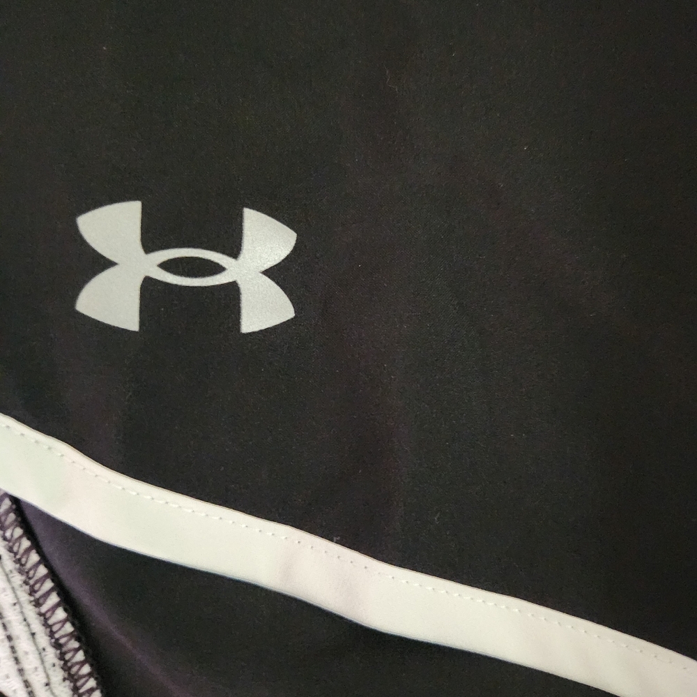 New XL Black White Under Armour Fly By 2.0 Running Athletic Shorts - Picture 4 of 10
